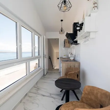 Studio 4968-1 Apartment *