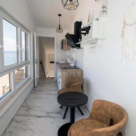 Studio 4968-1 Apartment Vir