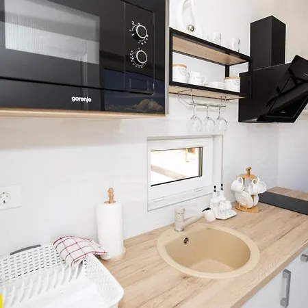 Studio 4968-1 Apartment